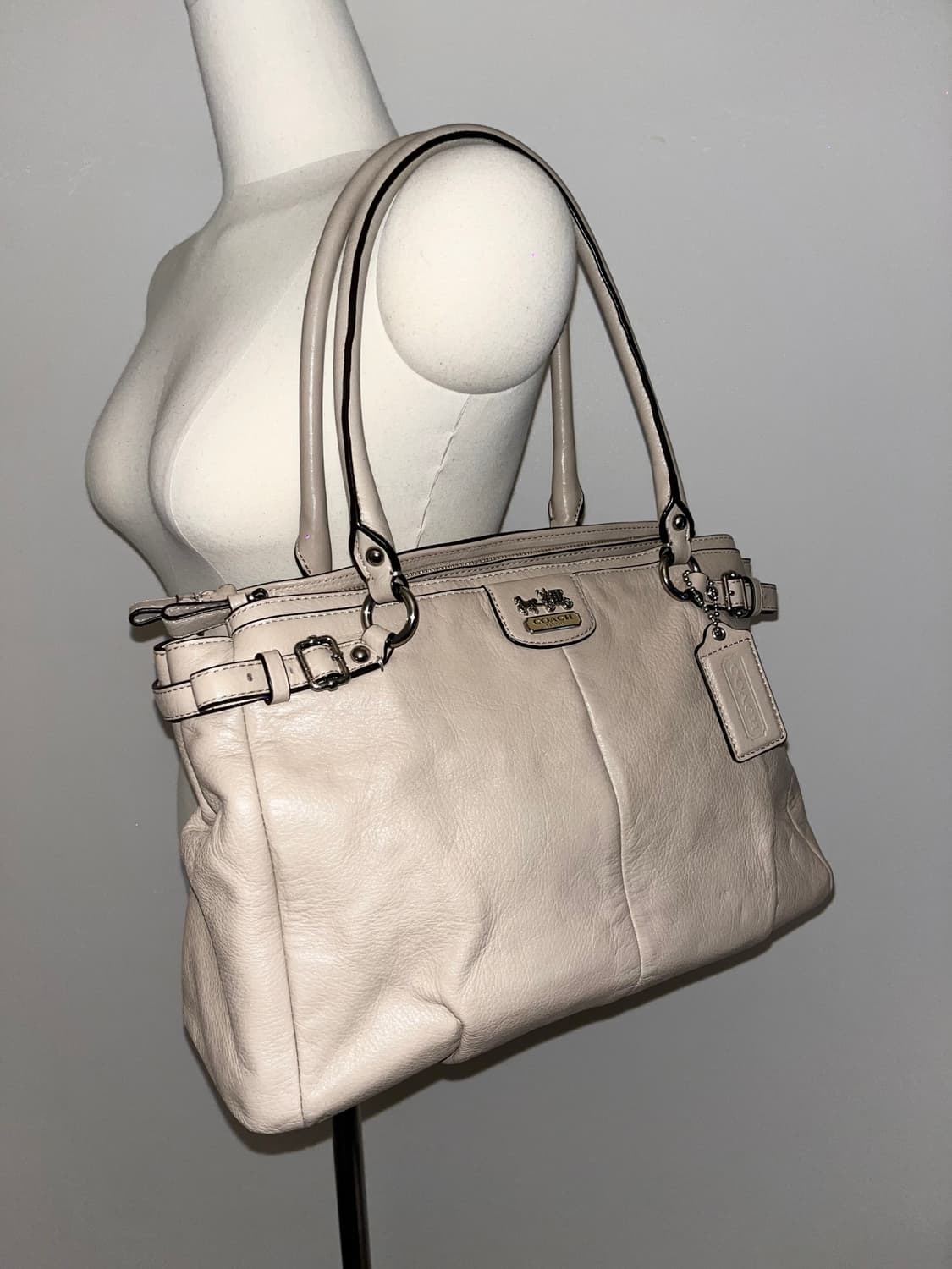 Coach beige pink shoulder bag 상품이미지1