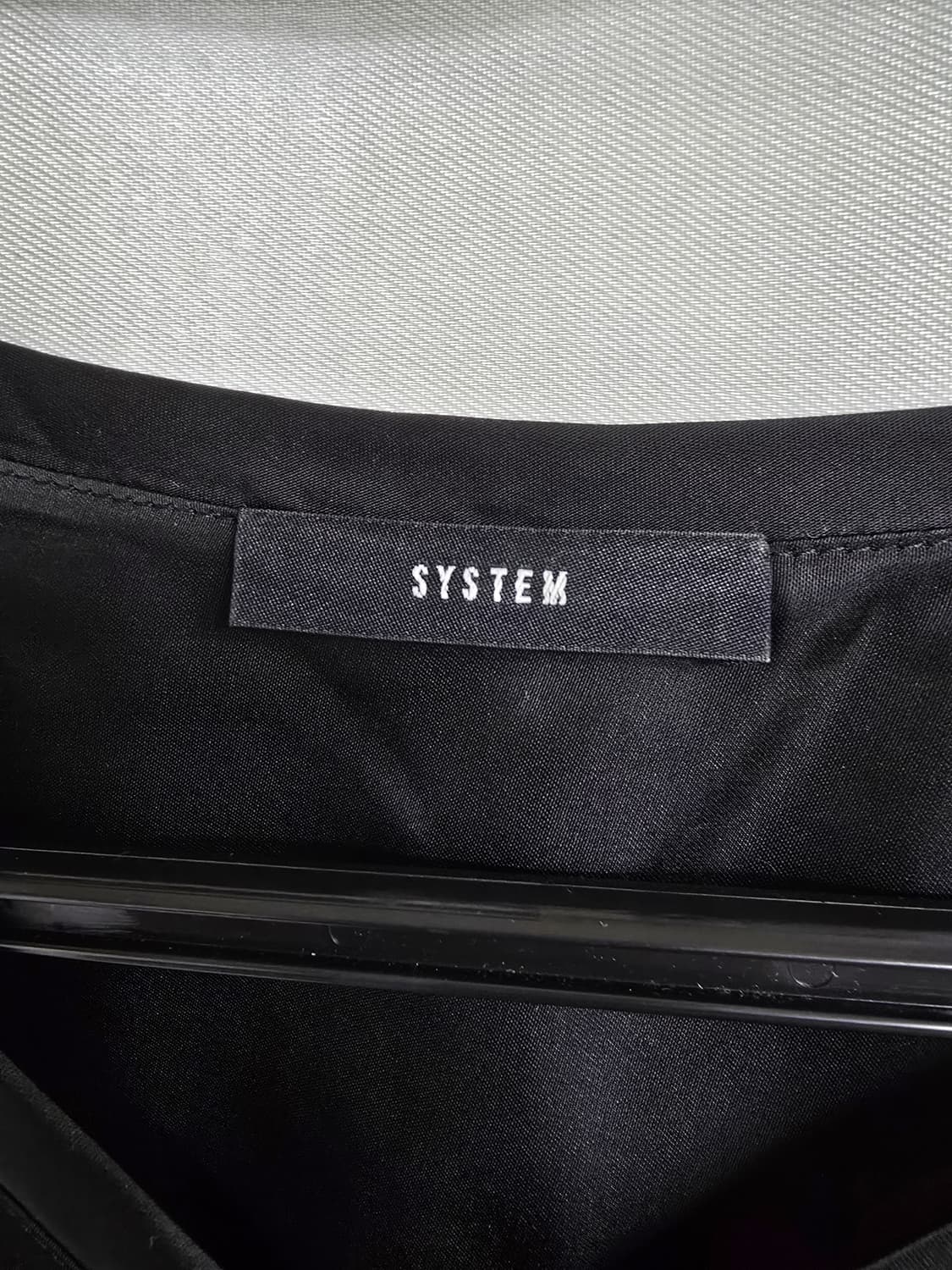 SYSTEM 블랙 브이넥 반팔 블라우스 (1879) 상품이미지3