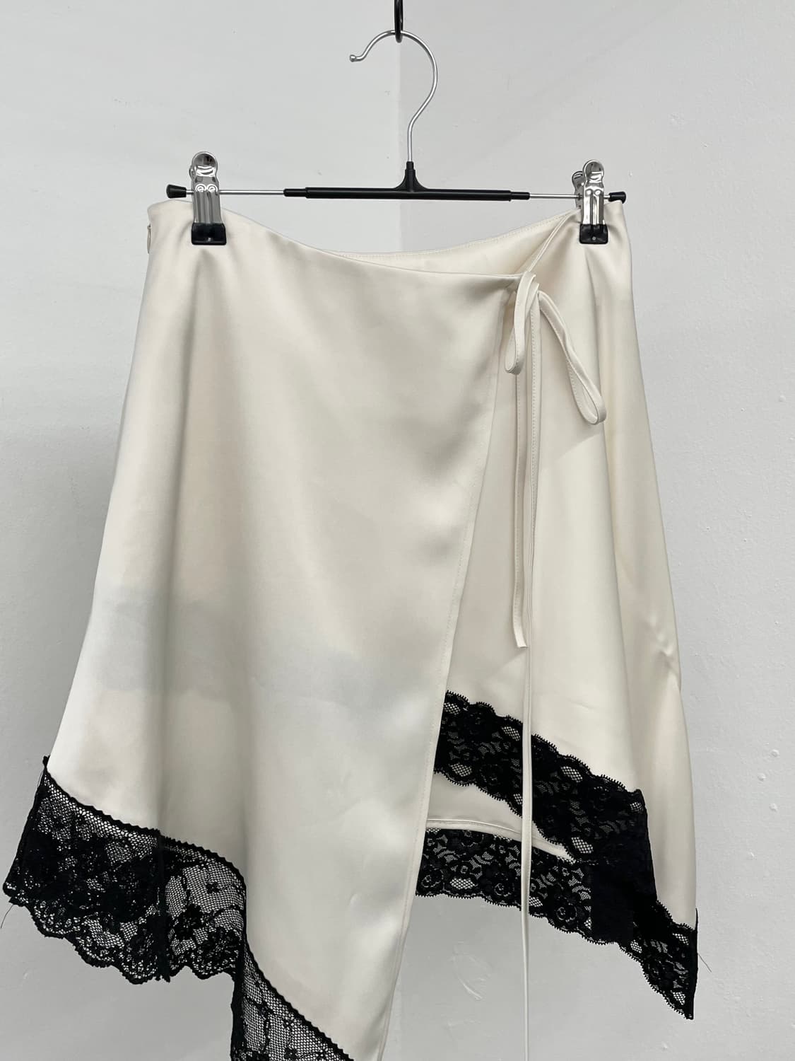 새틴 레이스 언발 스커트 *택 상품이미지3