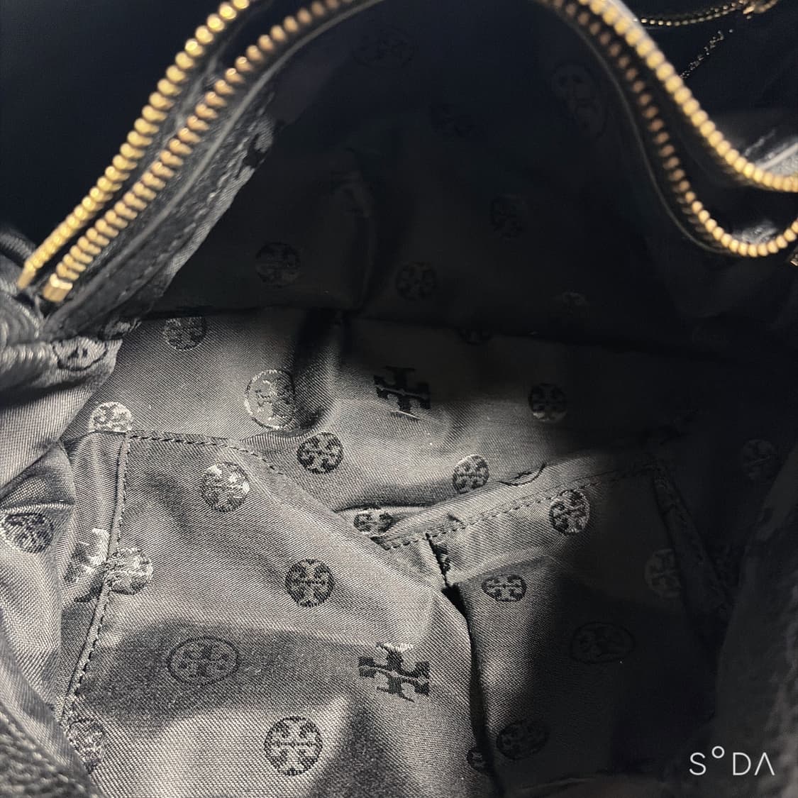 토리버치 블랙 레더 체인 숄더백 태슬 장식 상품이미지8