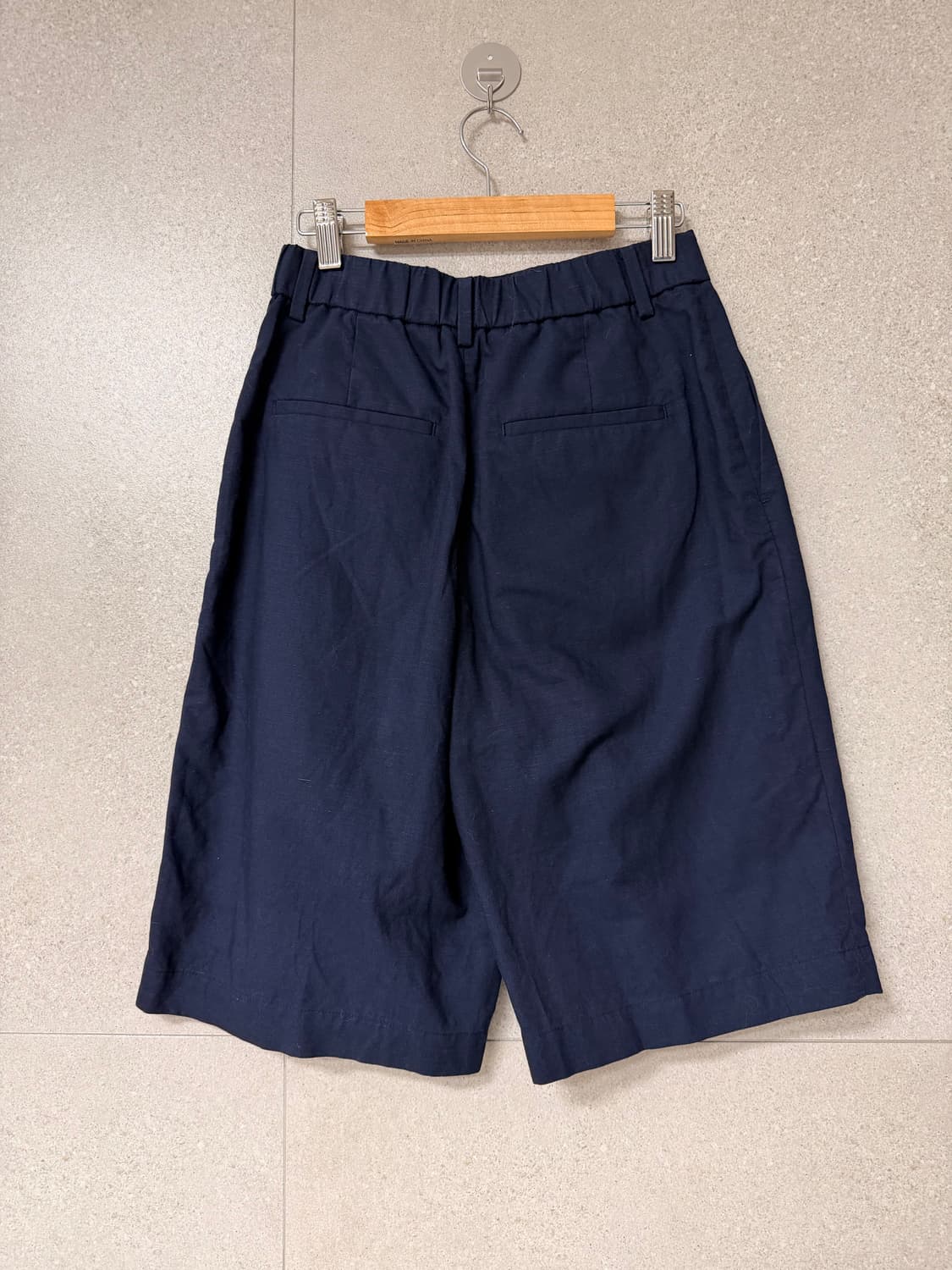 유니클로 여자 린넨 혼방 반바지 원턱 5부 네이비 상품이미지2