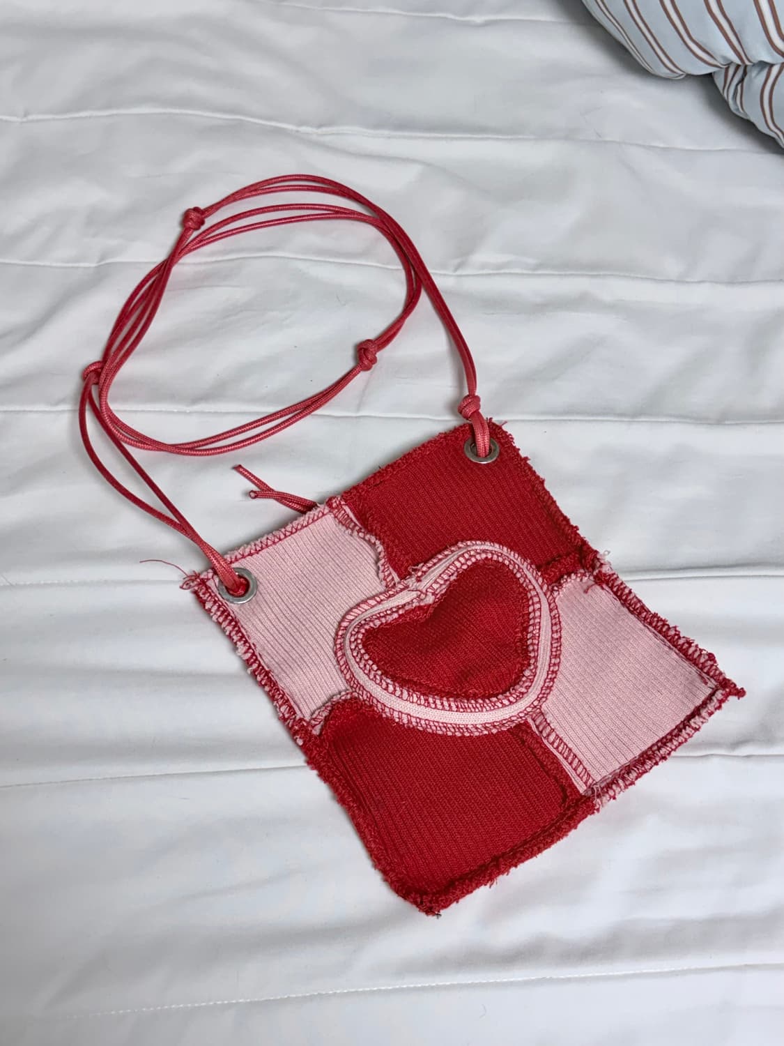 핸드메이드 하트 패치 미니 크로스백 상품이미지1