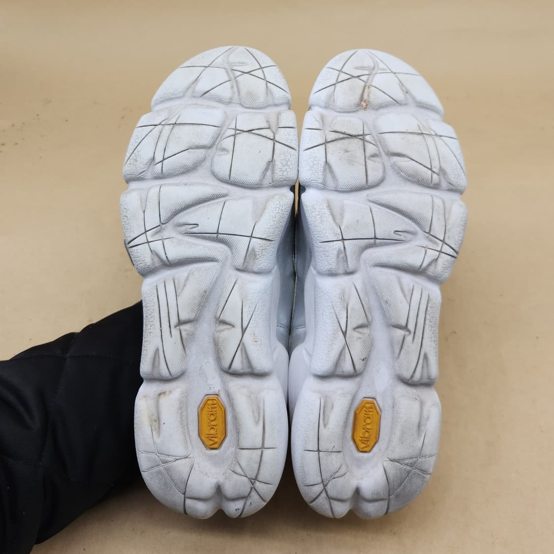 슈콤마보니 실버 여성스니커즈 235 굽4 상품이미지3