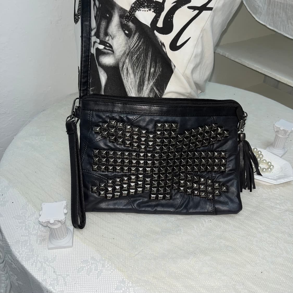 락시크 스터드 레더 크로스백 상품이미지2