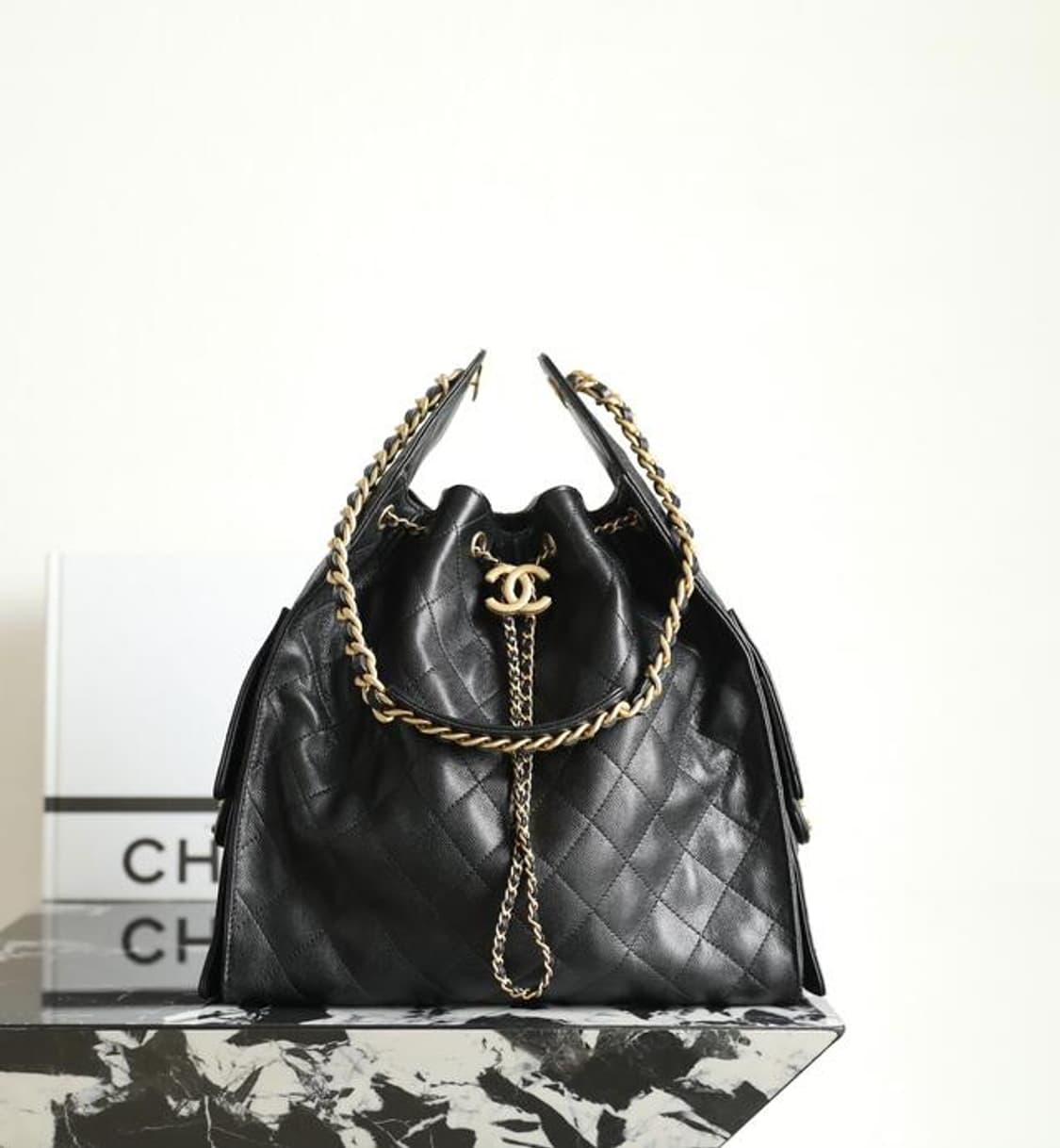 샤넬 블랙 퀼팅 호보백 상품이미지2