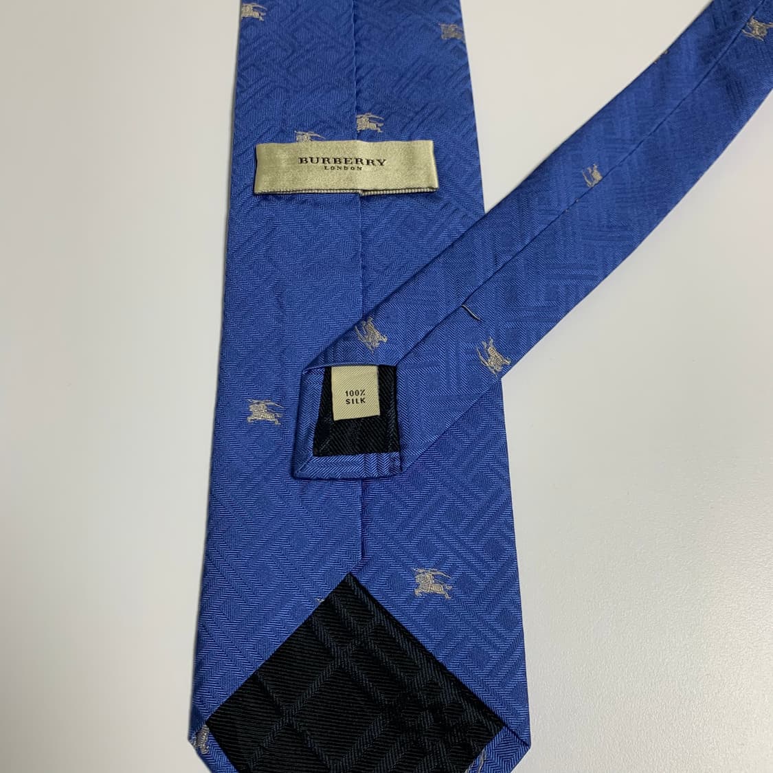 버버리(BURBERRY) 블루컬러 모노그램 신형 명품넥타이 최상급 상품이미지6