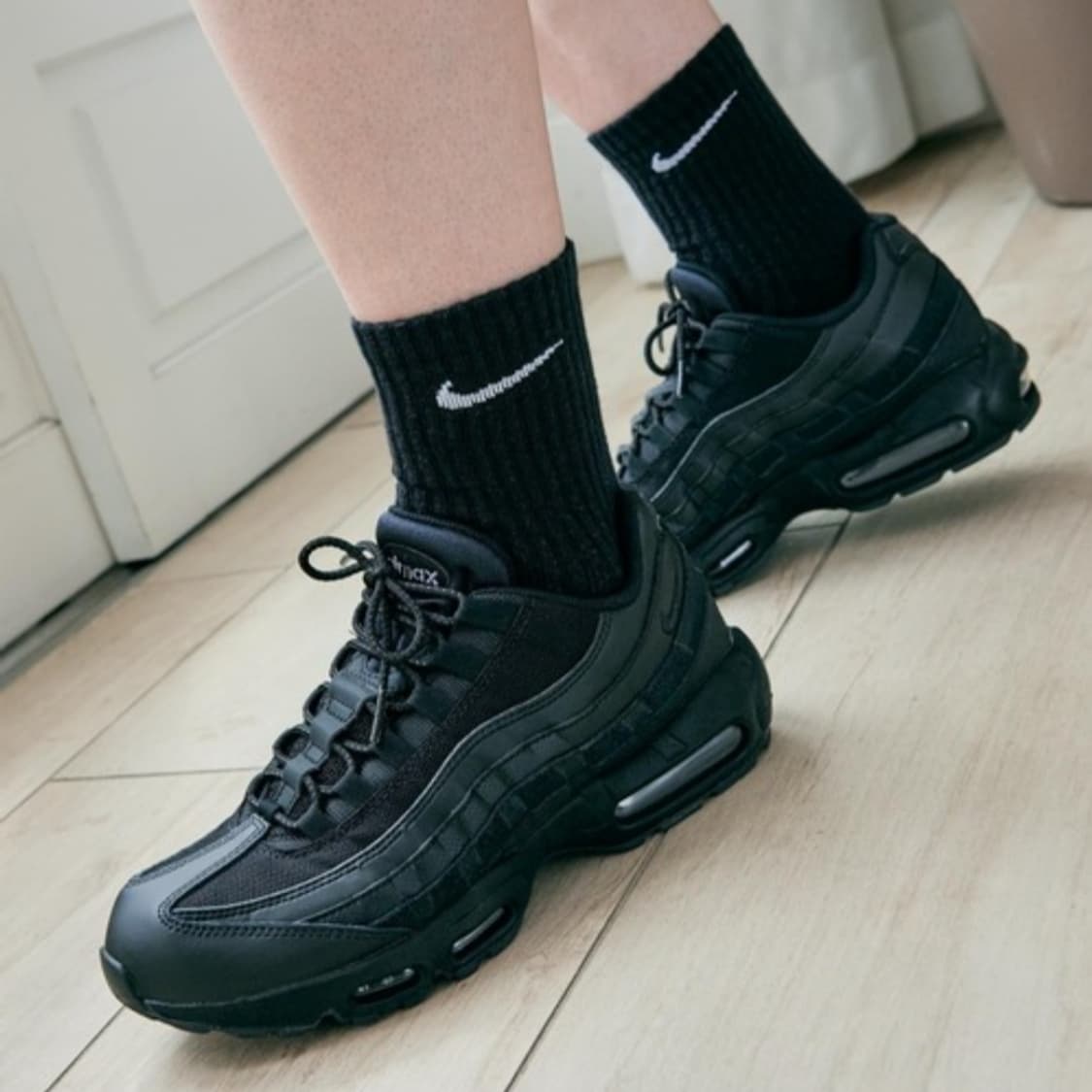 NIKE AIR MAX 95 트리플블랙 - 255 상품이미지1