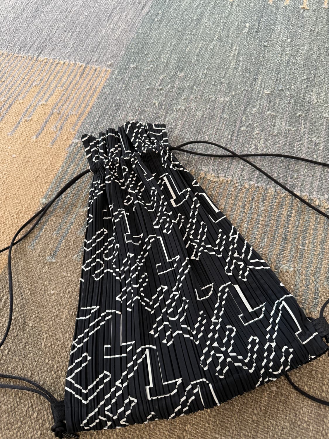 이세이미야케 플리츠플리즈 백팩 상품이미지4