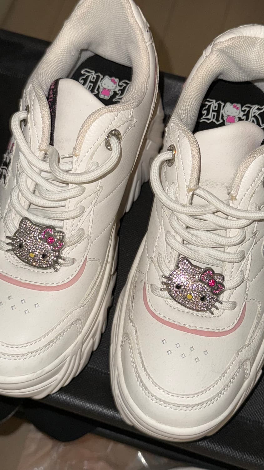 버쉬카 헬로키티 콜라보 통굽 슈즈 상품이미지1