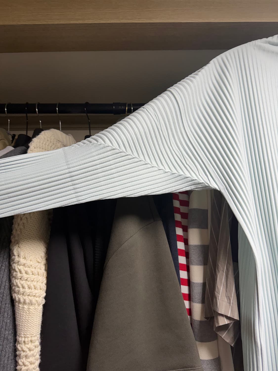 옴므플리세 하이넥 롱슬리브 상품이미지3