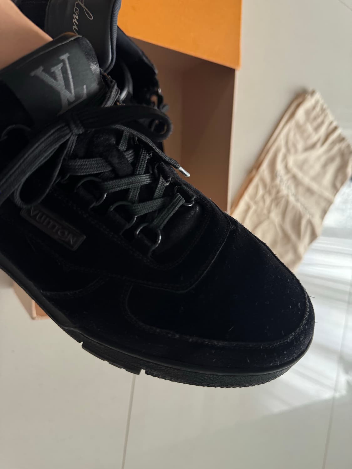 루이비통  스웨이드 스니커즈 상품이미지2