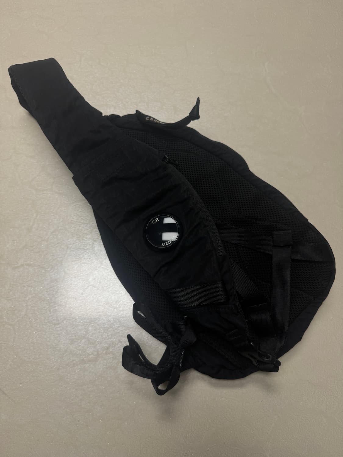 CP컴퍼니 슬링백 상품이미지1