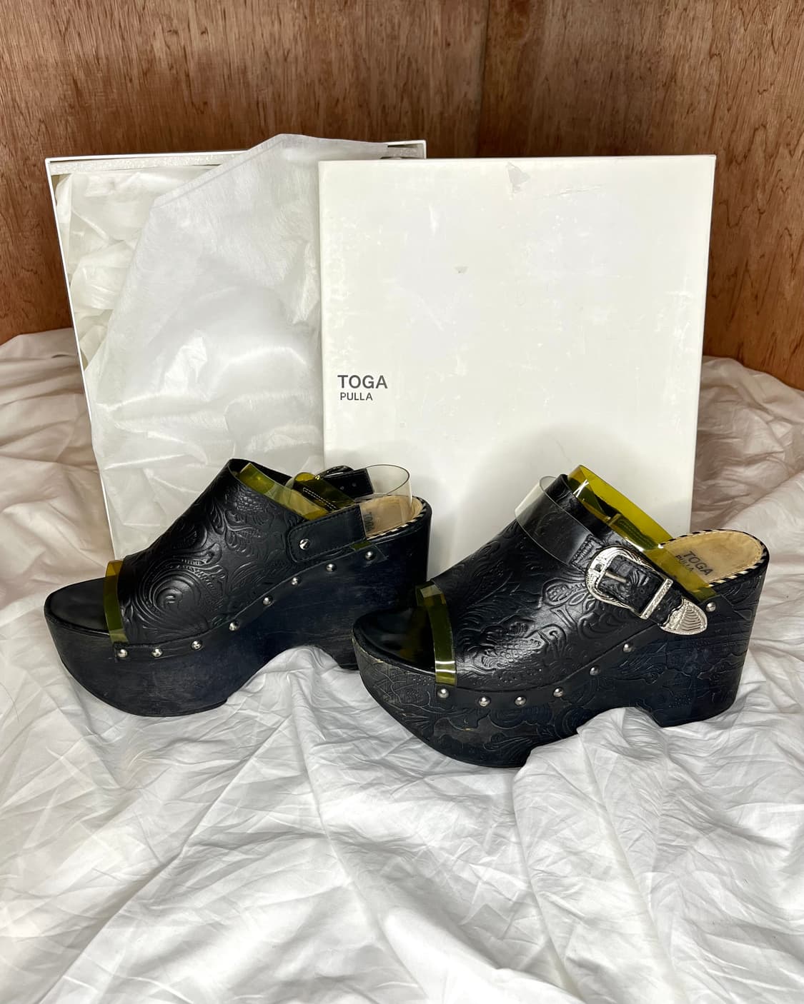 토가풀라 플로럴 엠보 웨지 뮬 상품이미지1