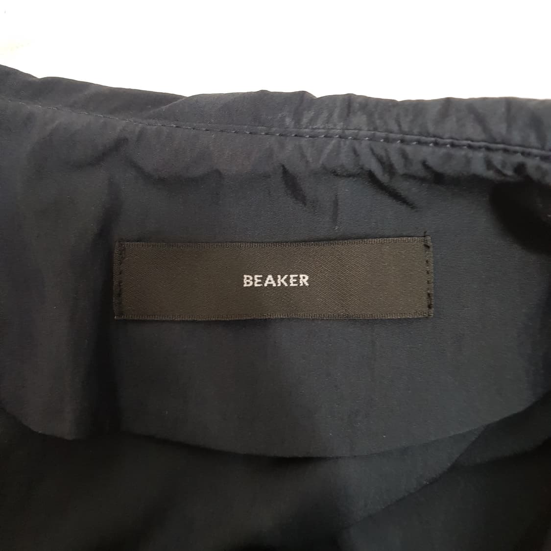 비이커 BEAKER 2022 프릴 브이넥 버튼 디테일  원피스 0사이즈 상품이미지6