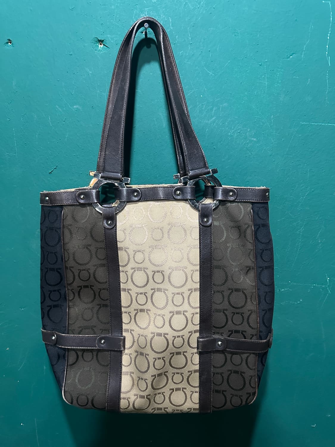 페레가모 간치니 숄더백 상품이미지7