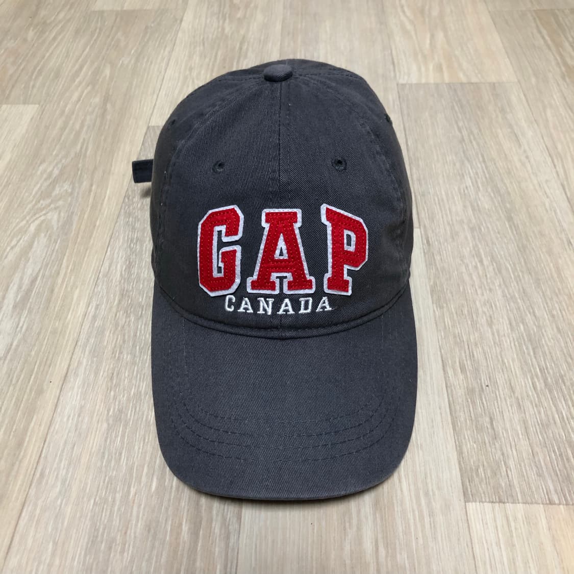 (ONE SIZE) 갭 GAP 펠트 자수 OG 로고 볼캡 차콜 상품이미지1