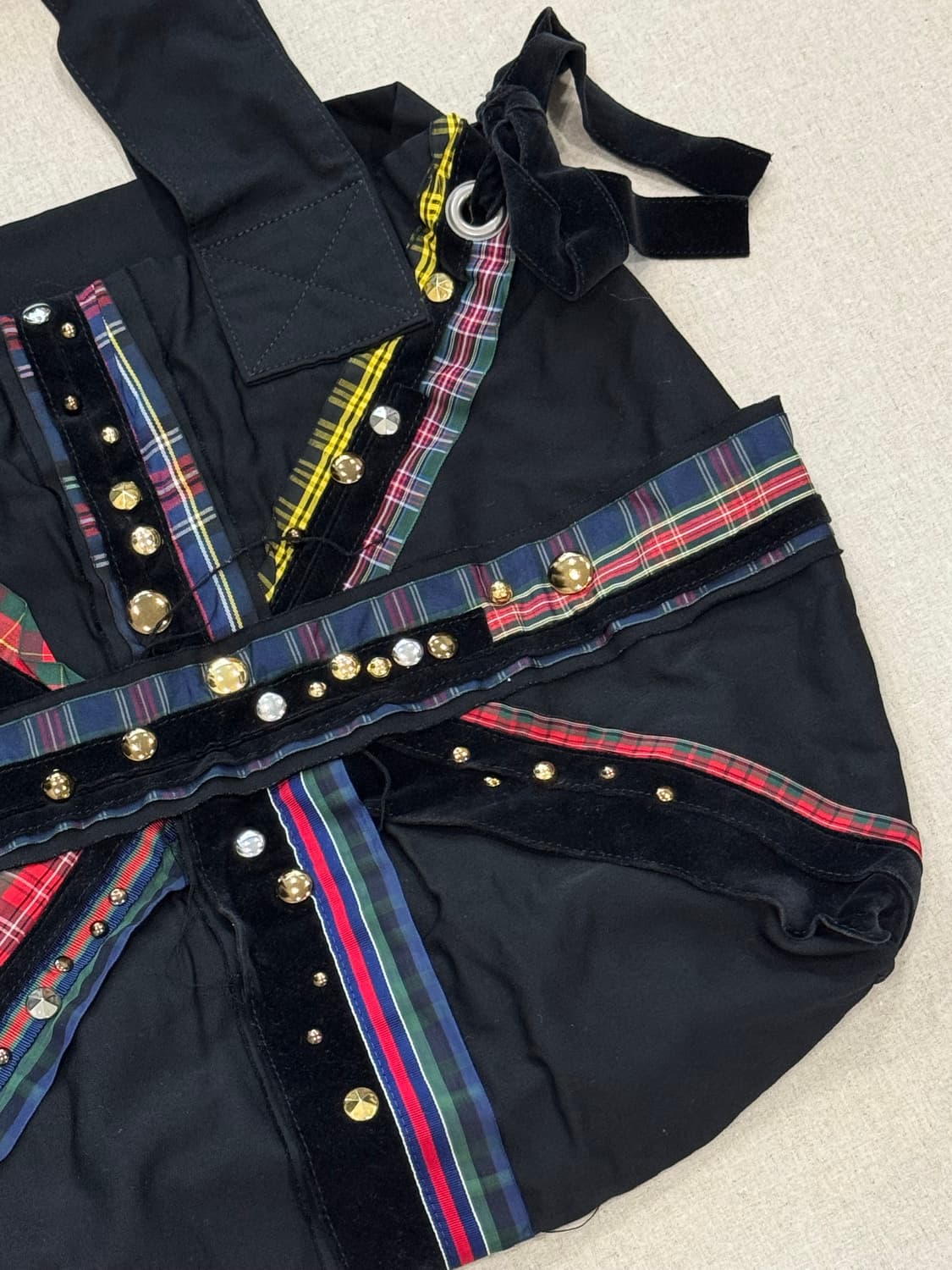 꼼데가르송 타탄 체크 스터드 울 토트백 상품이미지5