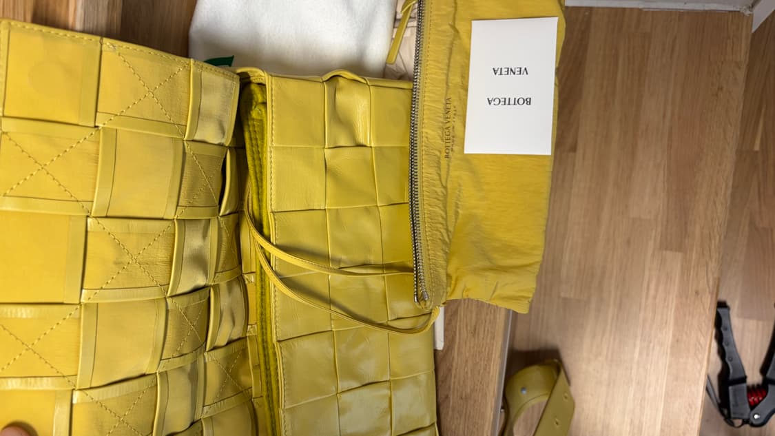 보테가 베네타 스트레치 카세트백 옐로우 상품이미지3