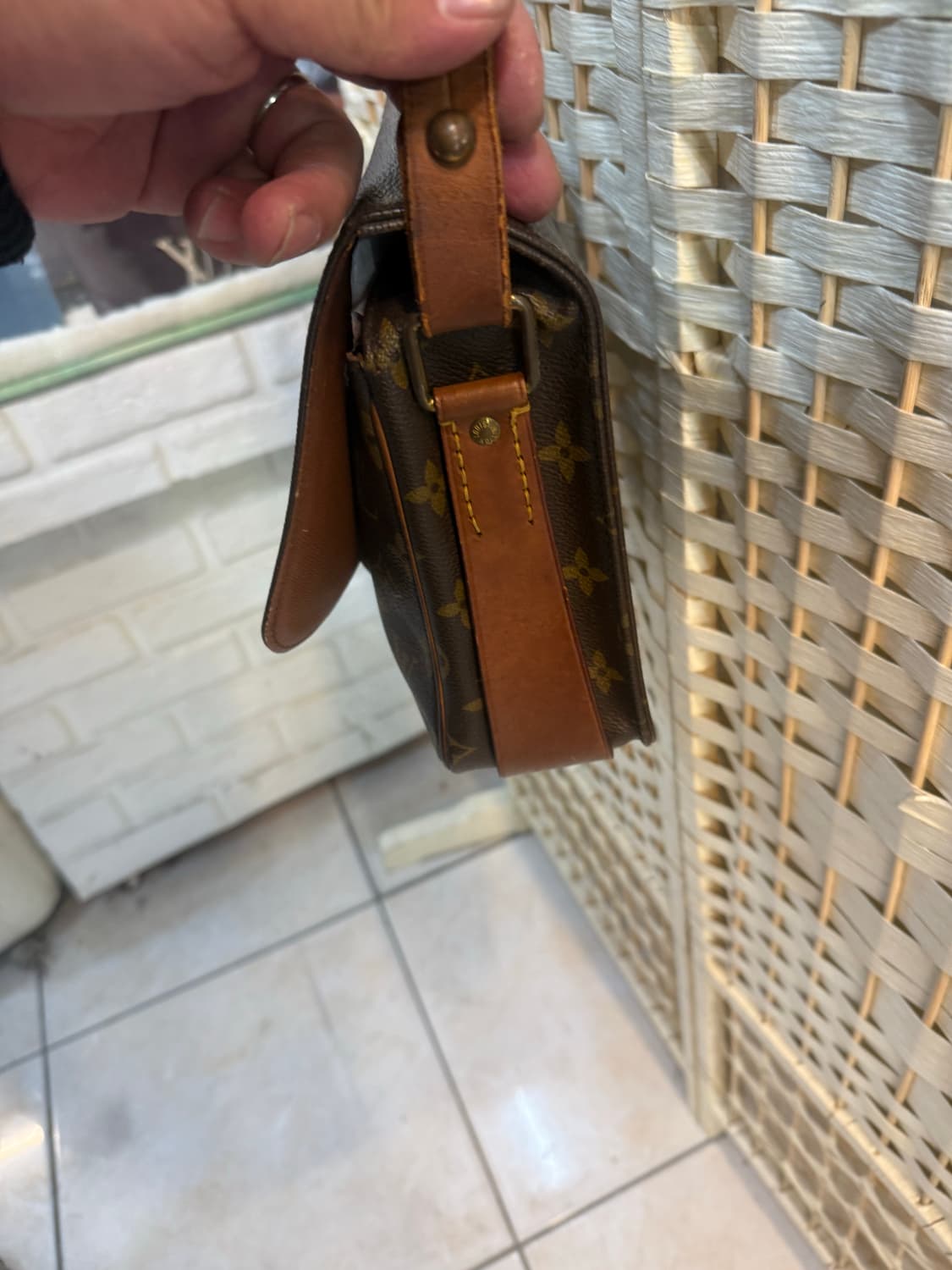 정품 루이비통 카트시에르 크로스백 팝니다 상품이미지3