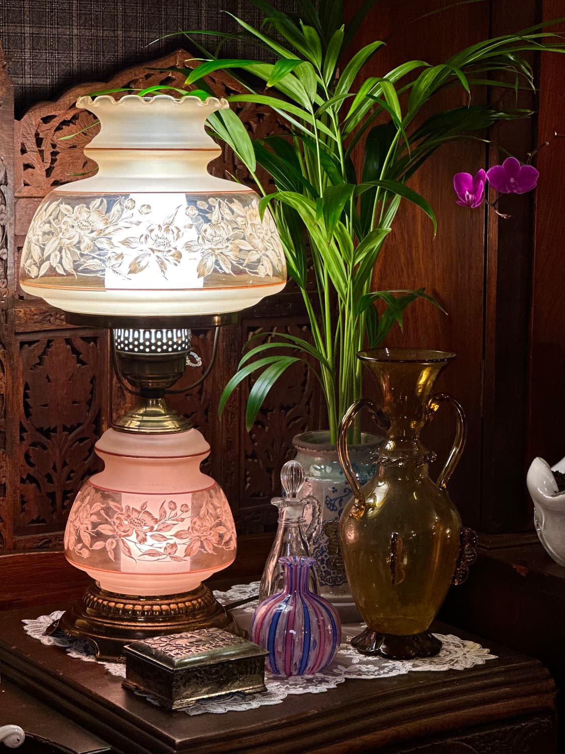 1970s Quoizel Satin Lace Hurricane Lamp 상품이미지1