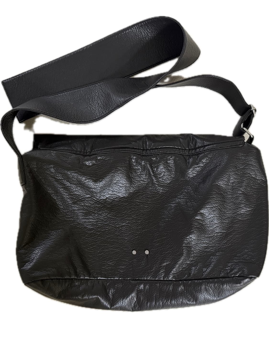 플리즈프로젝트 스터드 레더 메신저백 다크브라운 상품이미지3