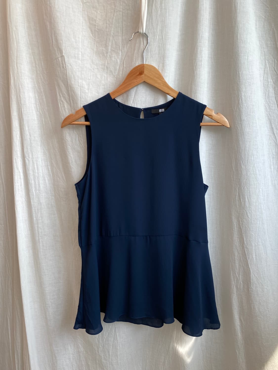 UNIQLO 네이비 슬리브리스 블라우스(M) 상품이미지2