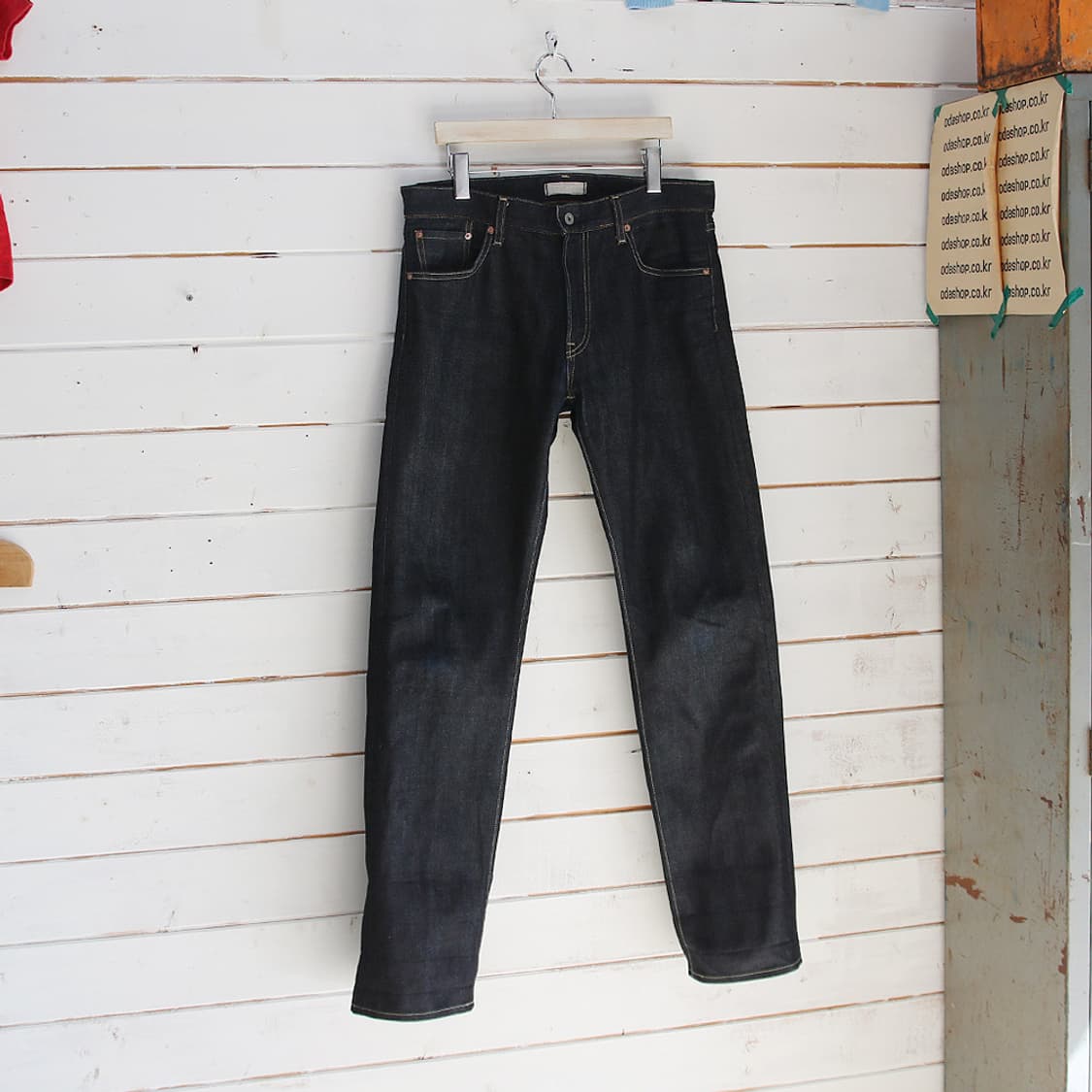 (착용컷) 유니클로 셀비지 진 (남성용 33.5) 상품이미지1