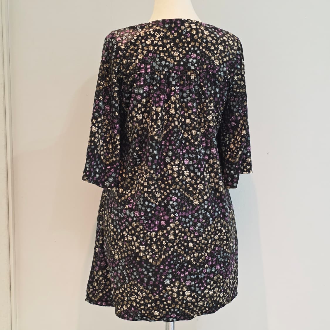 블랙x퍼플 보헤미안 잔꽃무늬 벨벳 스퀘어넥 원피스 상품이미지3