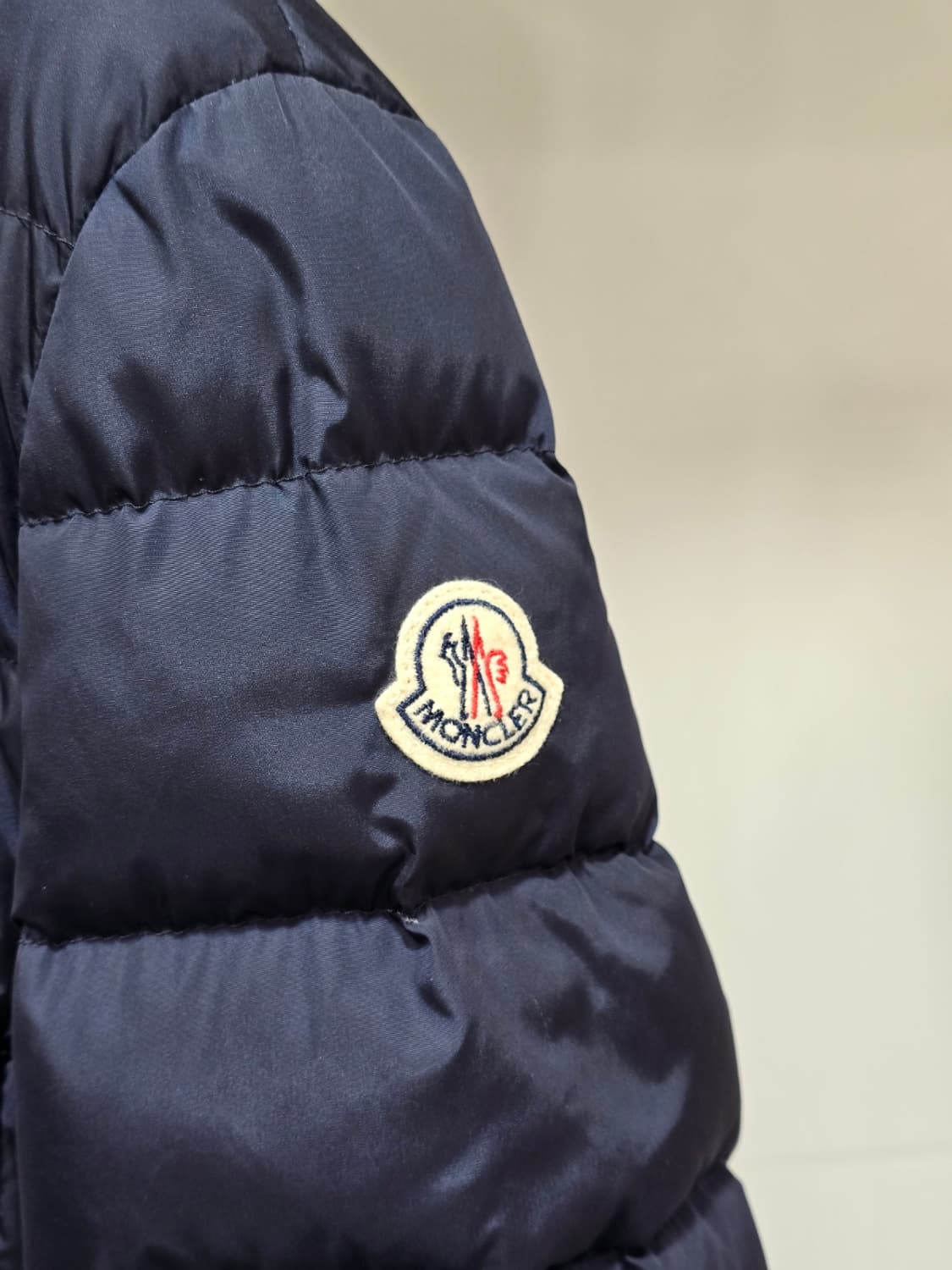 [정품/1사이즈] 몽클레어 네이비 여성 롱패딩 상품이미지4