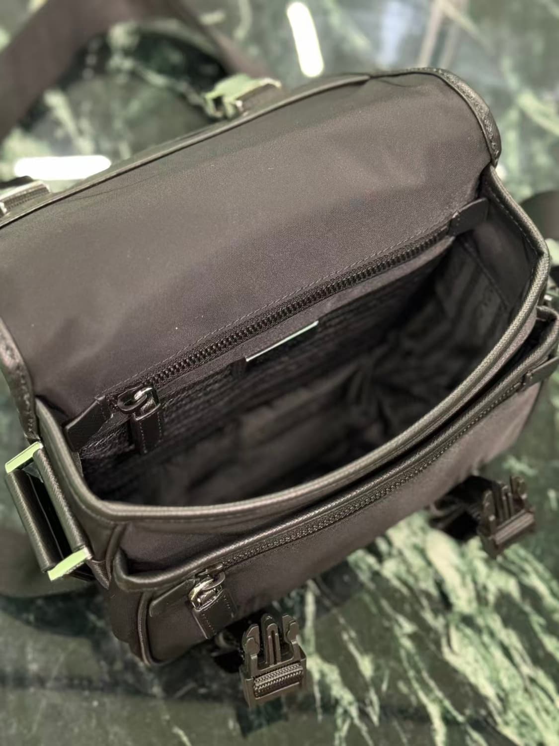 프라다 리나일론 앤 사피아노 레더 숄더백 블랙 상품이미지6