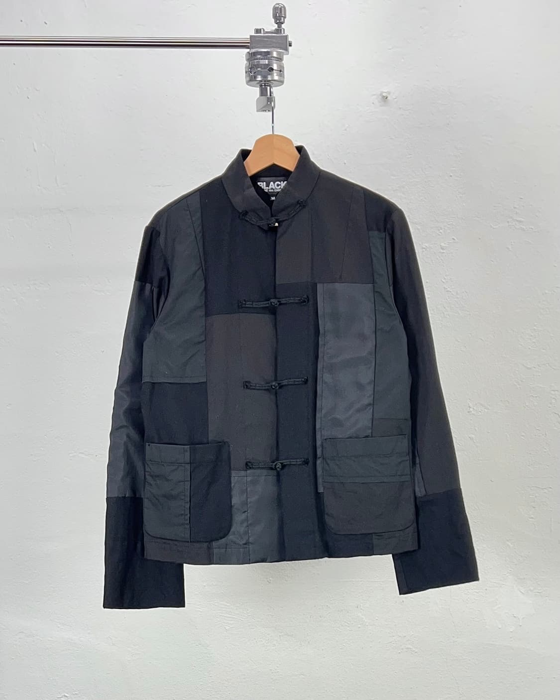 꼼데가르송 블랙 18fw 블랙 패치워크 차이니즈 쿵푸 카라 자켓 상품이미지1