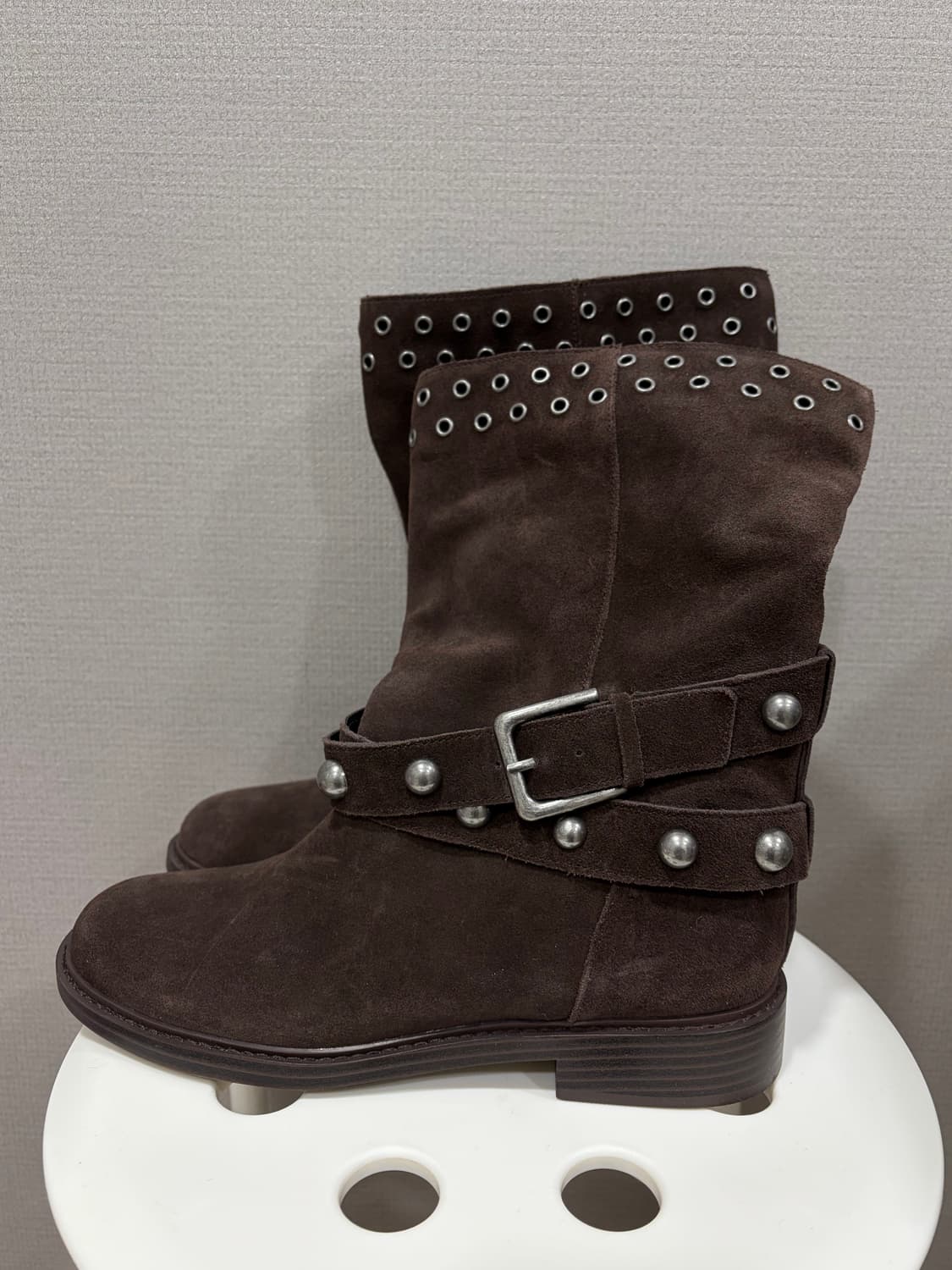 (새상품)자라 스웨이드 스터드 앵클부츠 245(38) 상품이미지4