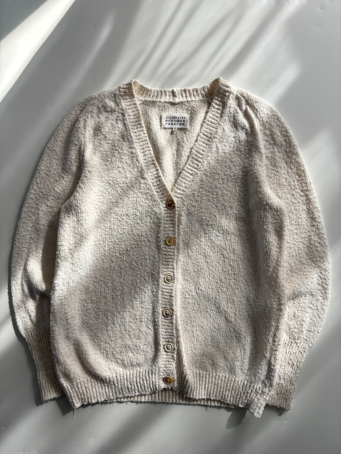 Maison Margiela 메종마르지엘라 아이보리 컬러 부클 가디건 상품이미지4