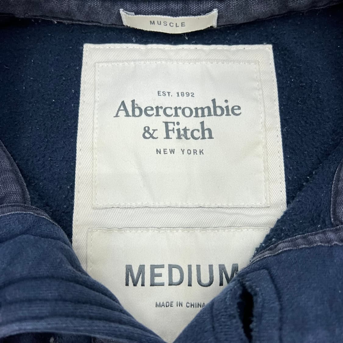 착샷O 아베크롬비 네이비 버튼 슬리브 상품이미지2