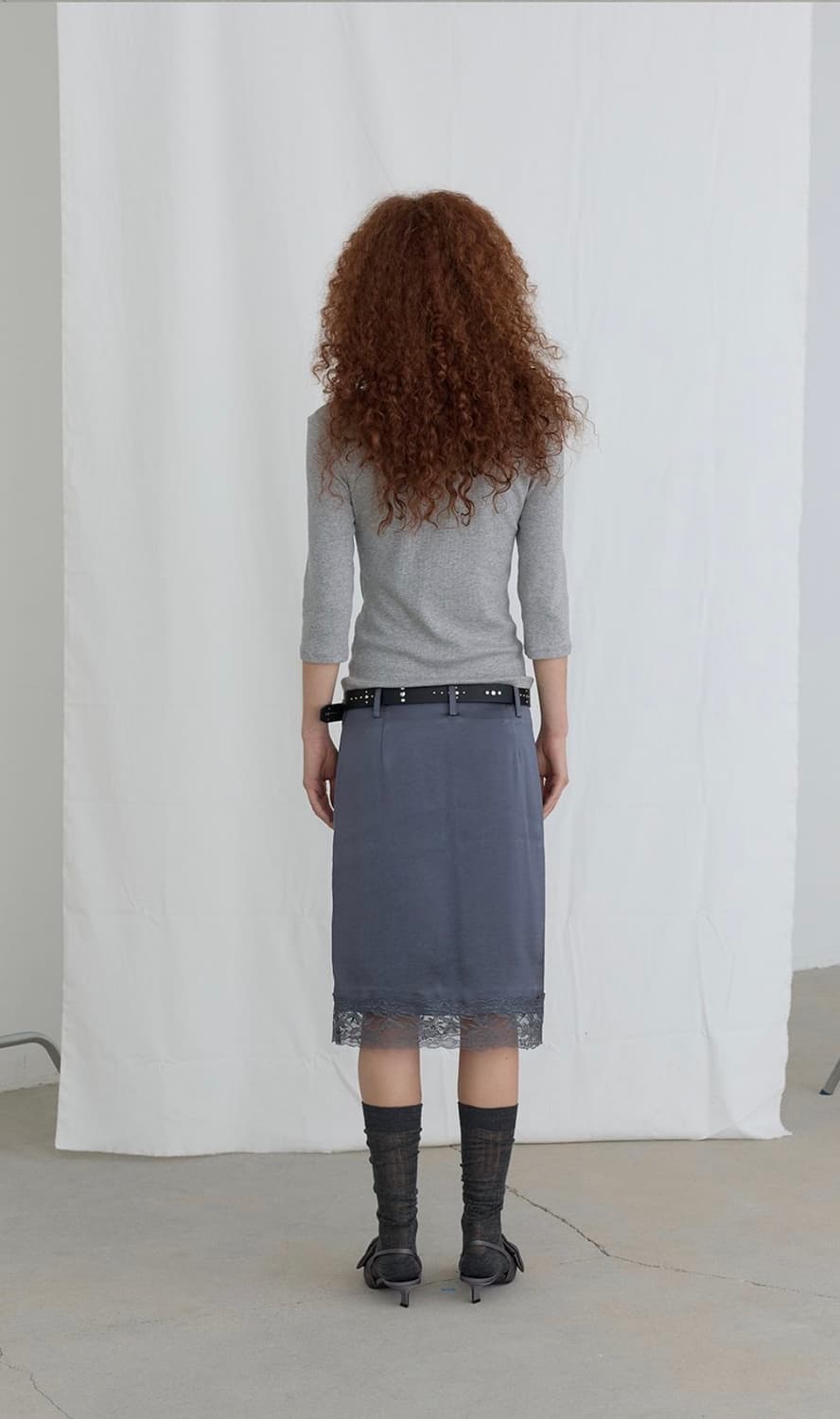 오데스 클래시 새틴 미디 스커트 (그레이) 상품이미지2