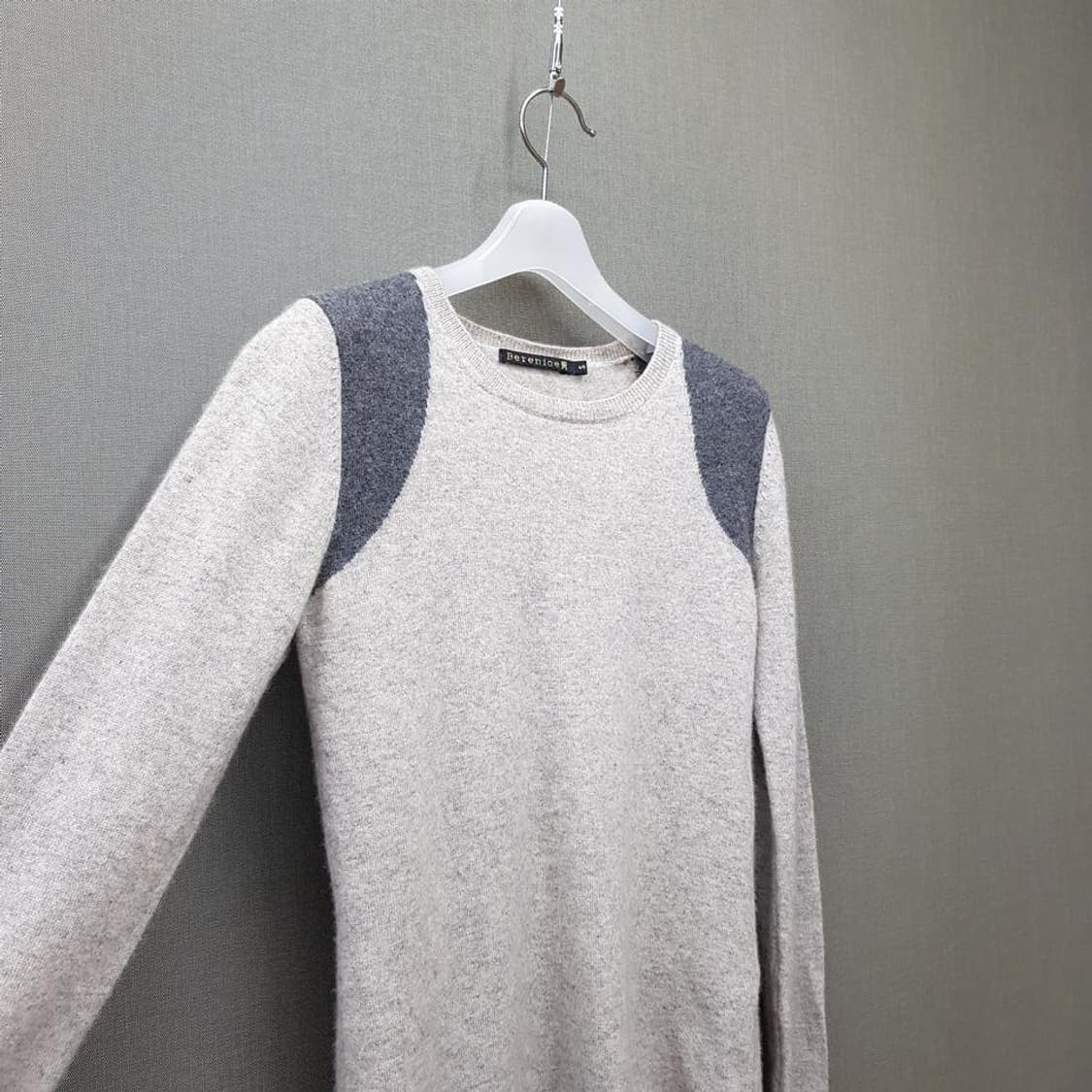 베르니스  캐시미어 자수 디테일 니트 S사이즈 상품이미지3