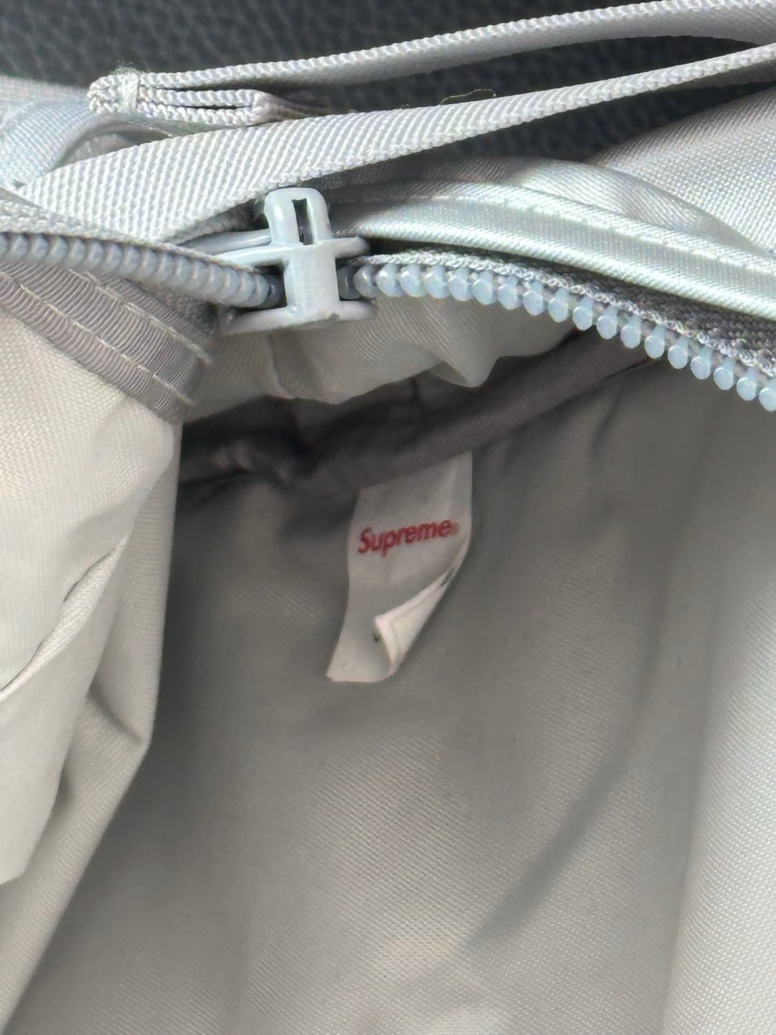 슈프림 22fw 백팩 실버컬러 상태 굿 상품이미지9