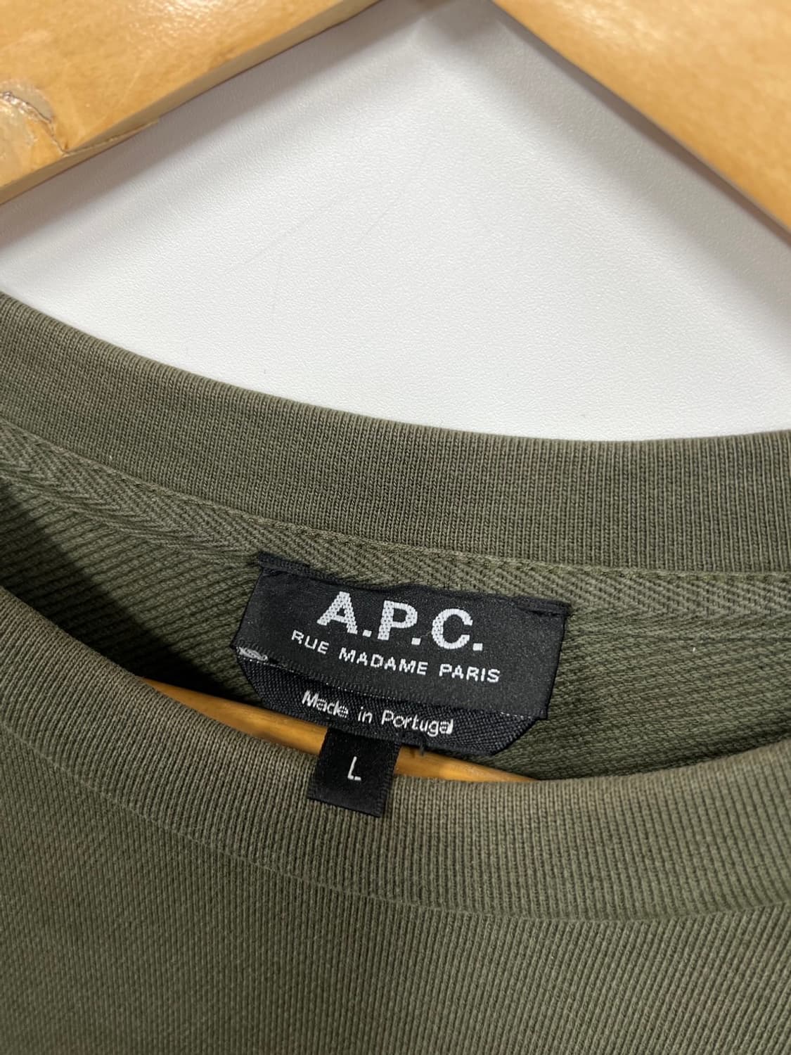 A.P.C. 아페쎄 빅로고 밀리터리 카키 맨투맨 상품이미지4