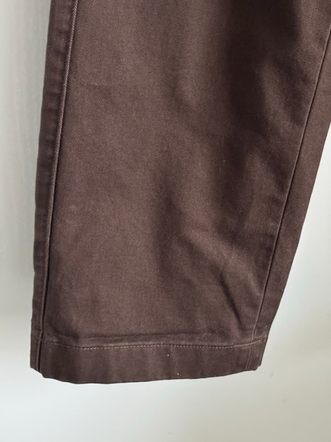 [73] 유니클로 스트레이트 치노 팬츠 다크 브라운 상품이미지4