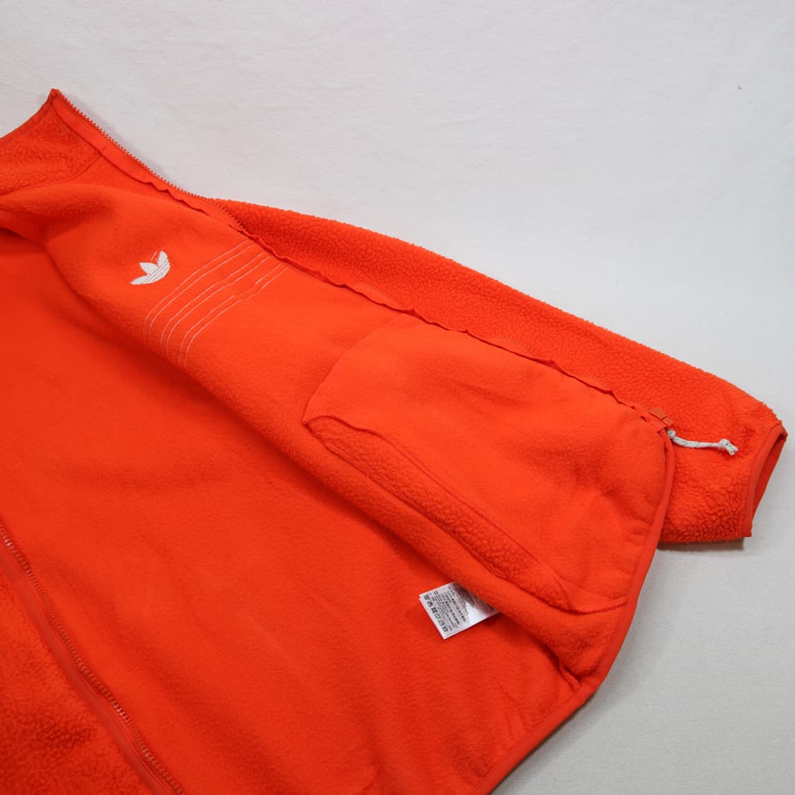 (착용컷) 아디다스 후리스 집업 (남성용 100-103) 상품이미지7