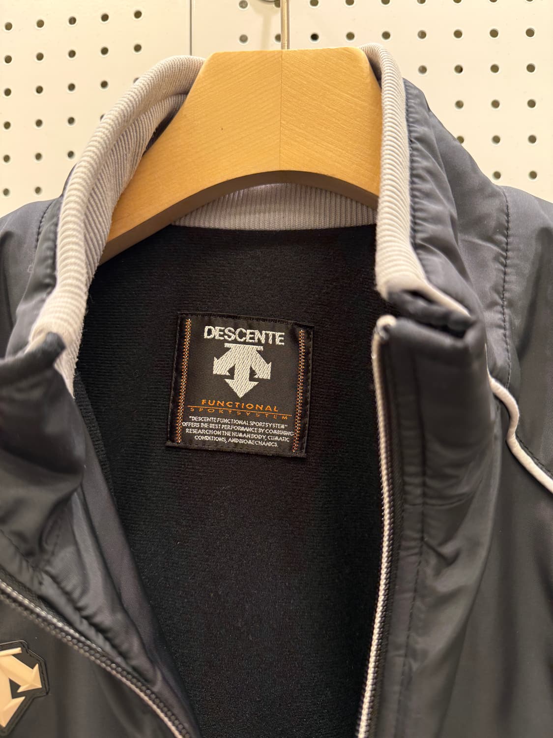 데상트 패딩 바람막이 자켓 U1120 상품이미지5