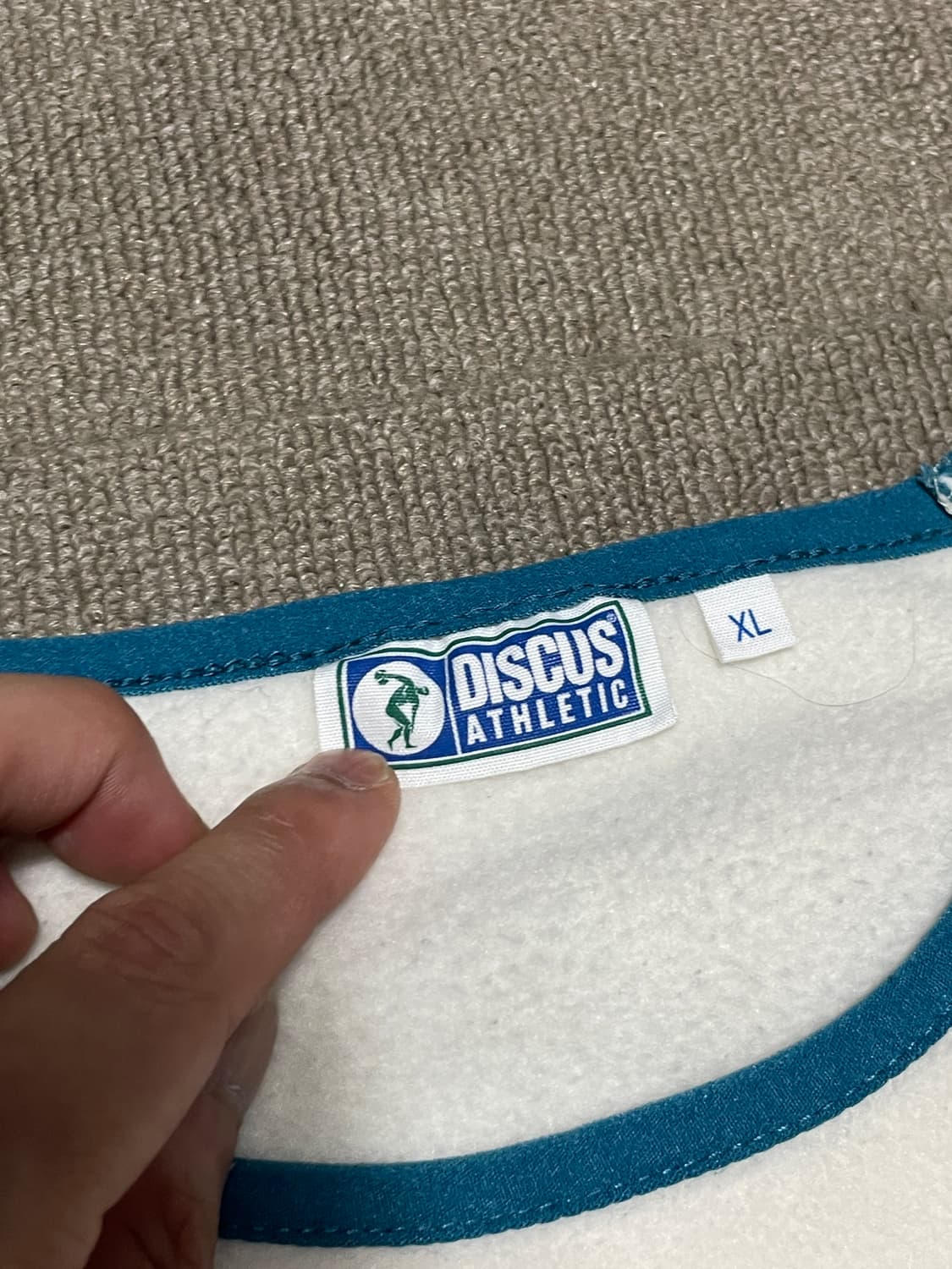 디스커스 애슬레틱 배색 플리스  J02807 상품이미지4