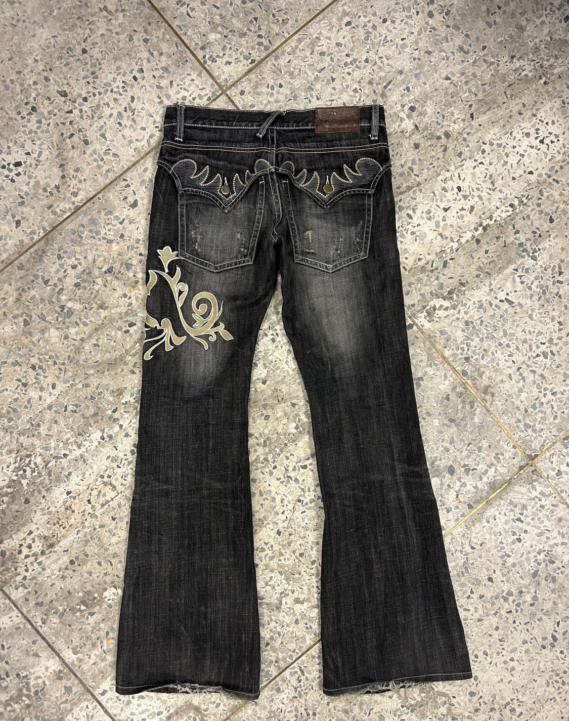 W-M) 토네이도 마트 트라이벌 자수 부츠컷 로우라이즈 데님팬츠 상품이미지5