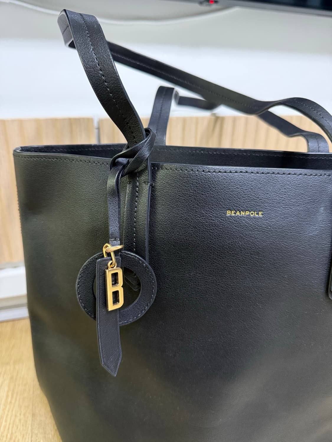 빈폴 블랙 가죽 숄퍼백 상품이미지2