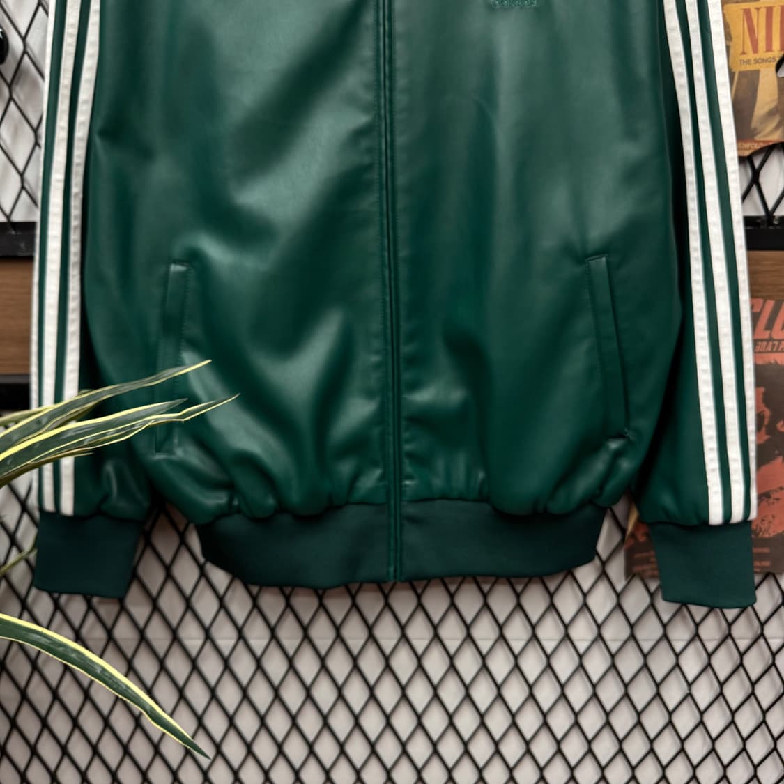24S/S 아디다스 레더 트랙 자켓 전면 로고 포인트 그린 상품이미지4