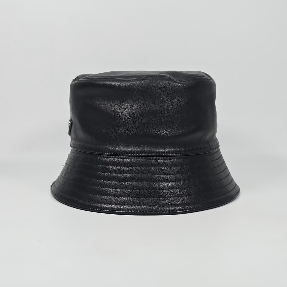 프라다 삼각로고 레더 가죽 버킷햇 ( 59cm ) 상품이미지4
