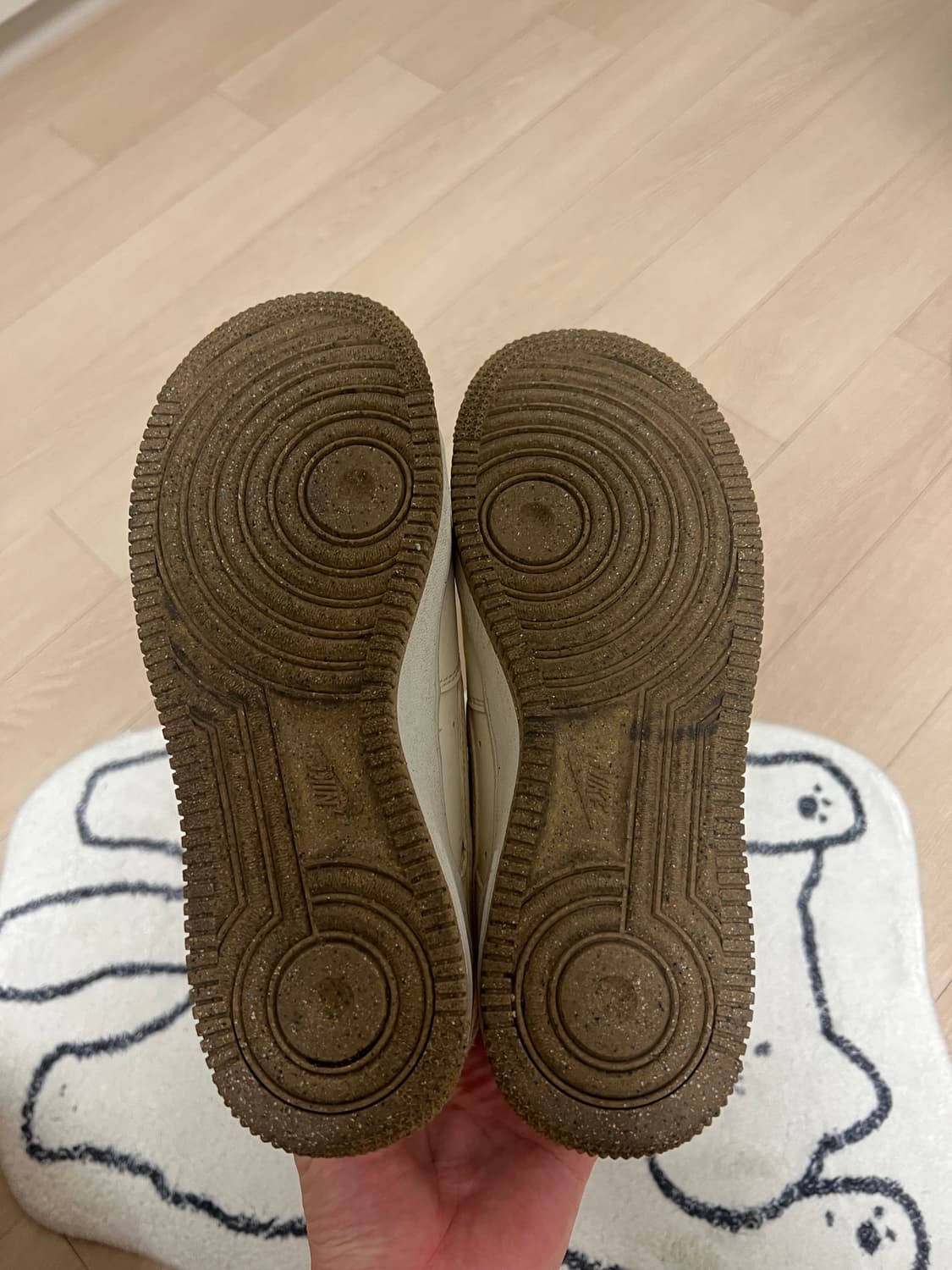 나이키 에어포스1 로우 아이보리 레드 스우시 225 상품이미지5