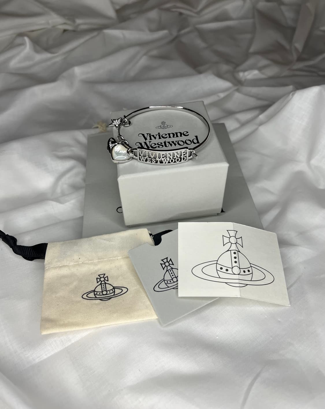 비비안 웨스트우드 로고 플레이트 참 브레이슬릿 상품이미지1