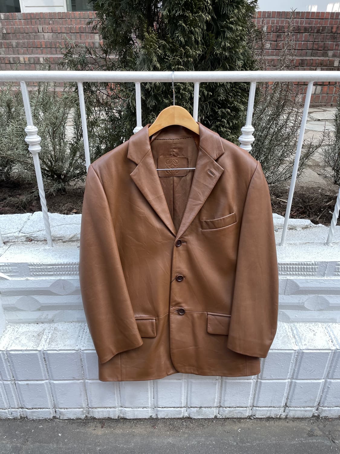 로에베 레더 테일러드 자켓 싱글 버튼 플랩 포켓 디테일 레귤러핏 브라운 상품이미지1