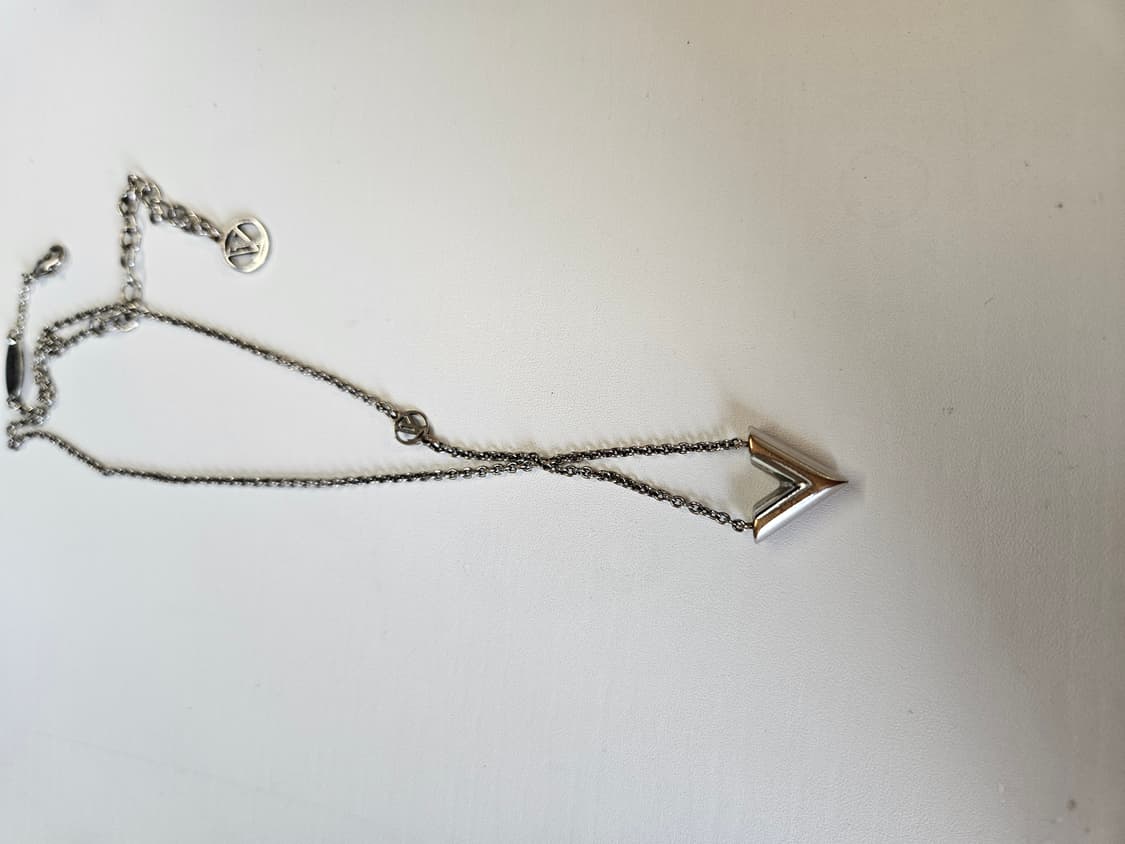 루이비통 에센셜 v 팔라듐 목걸이 상품이미지4